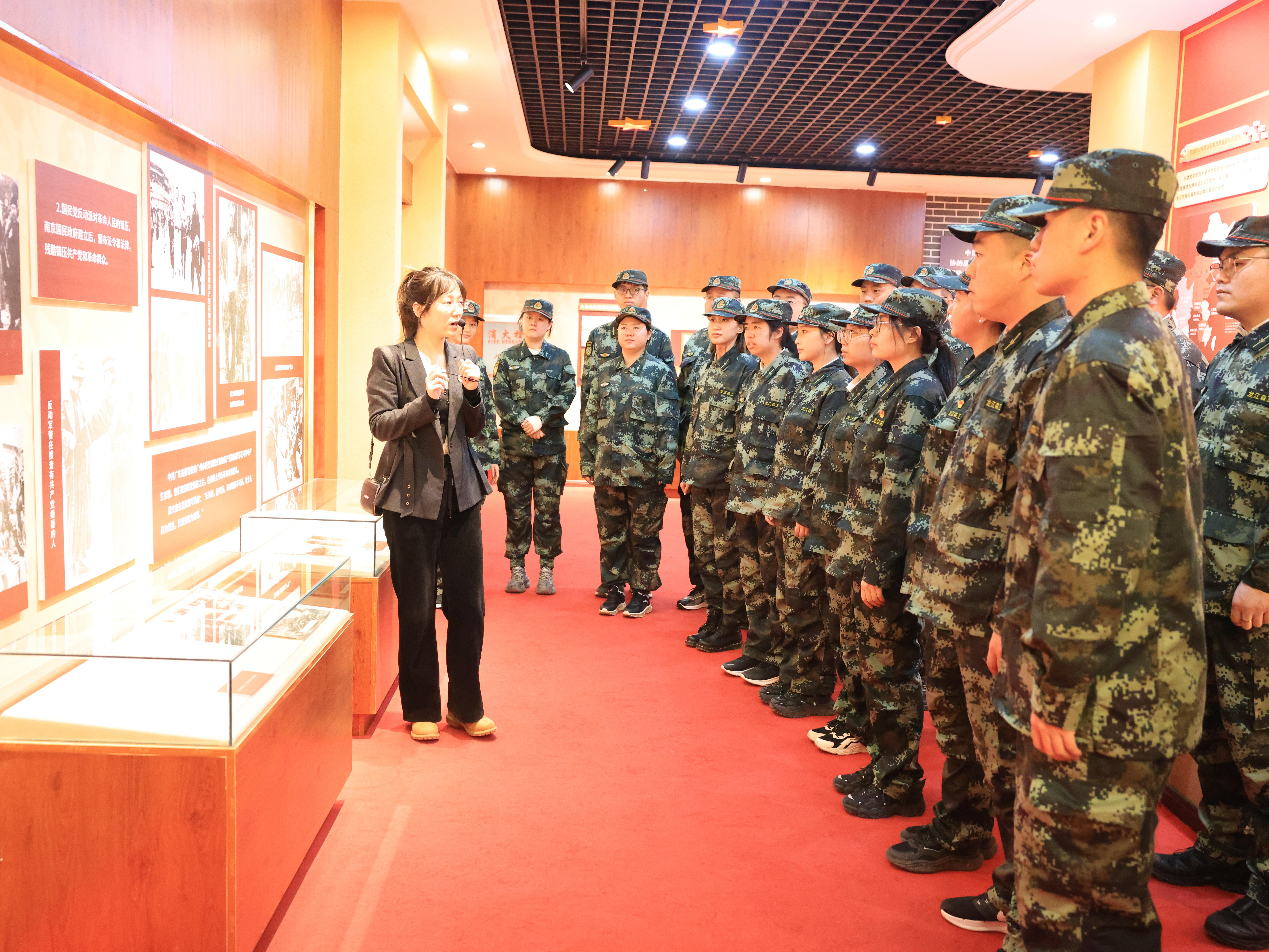 参观红色教育基地.jpg