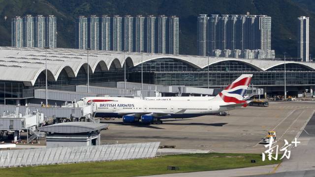 香港国际机场，世界最繁忙的航空港之一。