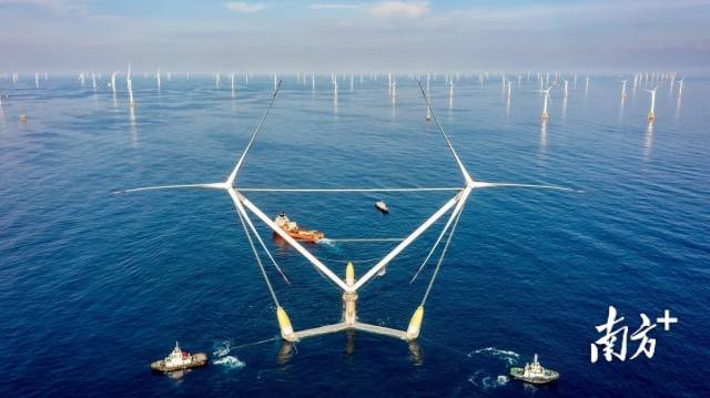 全球已投运单机容量最大的“双机头”漂浮式机组“明阳天成号”。资料图