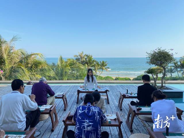 湛江吴川市鼎龙湾景区开设的国画书法课堂。受访者供图