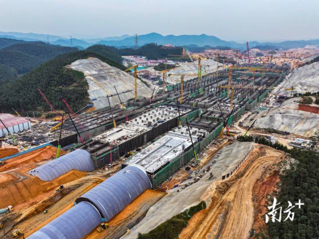 22万平方米地下高铁站雏形初现！