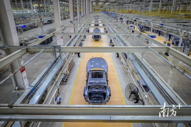 2023年9月28日,深汕比亚迪汽车工业园,智能化的新能源汽车生产线平均60秒下线一台车。